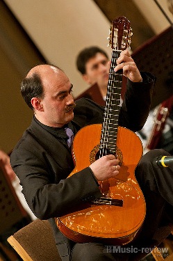 Заслужений артист України, соліст Національної філармонії України Андрій Остапенко(гітара) Заслужений артист України, соліст Національної філармонії України Андрій Остапенко(гітара)