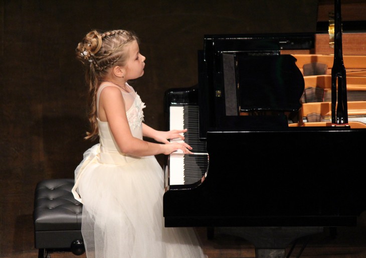 ХРИСТИНА МИХАЙЛІЧЕНКО ХРИСТИНА МИХАЙЛІЧЕНКО (фортепіано)