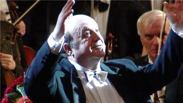 Володимир Кожухар (диригент) Володимир Кожухар (диригент)