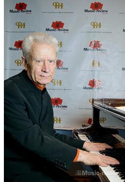 Піаніст Євген Ржанов. Фото: Сергій Пірієв Піаніст Євген Ржанов. Фото: Сергій Пірієв