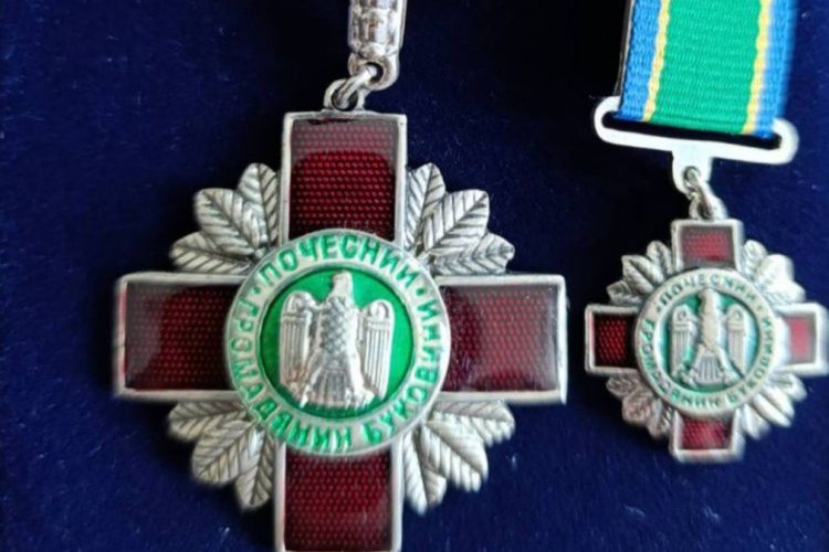 Нагородили відомого буковинського митця Євгена Савчука